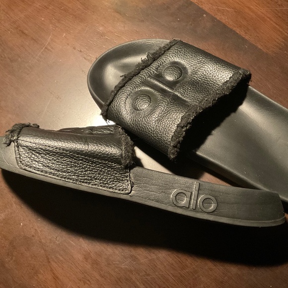 ALO Yoga The IT Slide Black - Picture 3 of 8